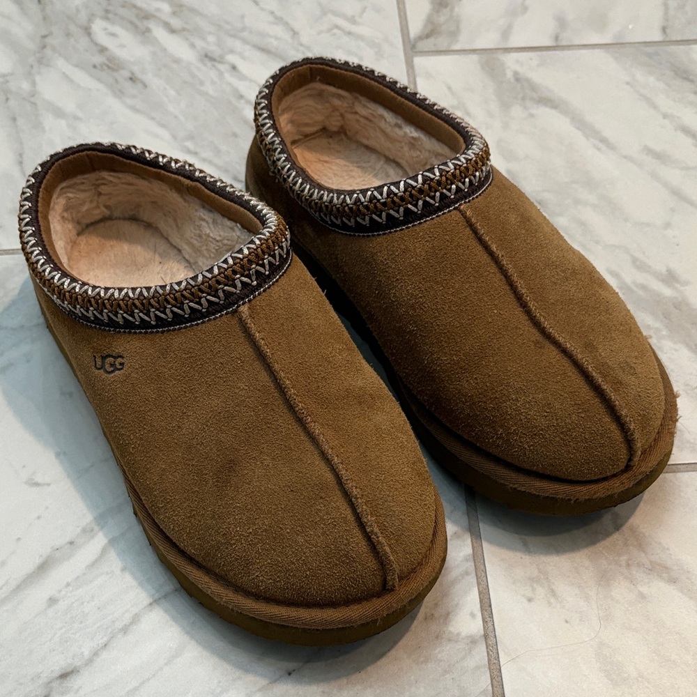 UGG Tasman size 8